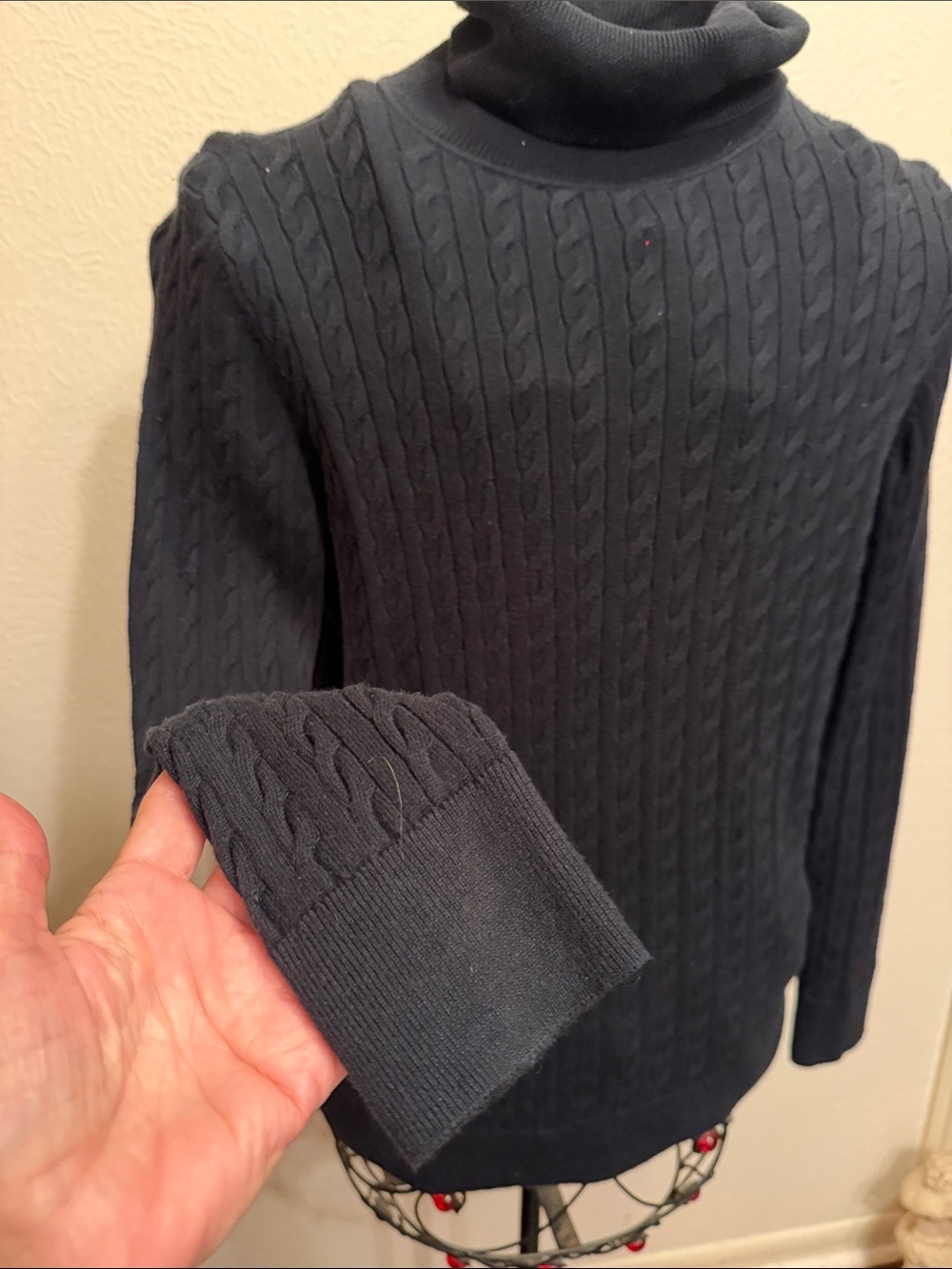 🚠🚠🚠BOGOHO🚠🚠🚠Talbots Womans Black Cable Knit Turtleneck Sweater-Medium Petite - Picture 5 of 8
